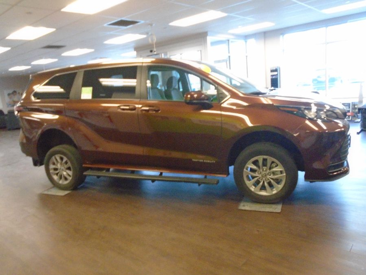 2024 TOYOTA SIENNA - Image 10