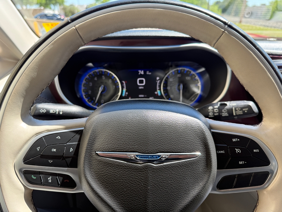 Used 2020 Chrysler Pacifica Limited - BraunAbility Side Entry Entry In Floor Automatic Ramp