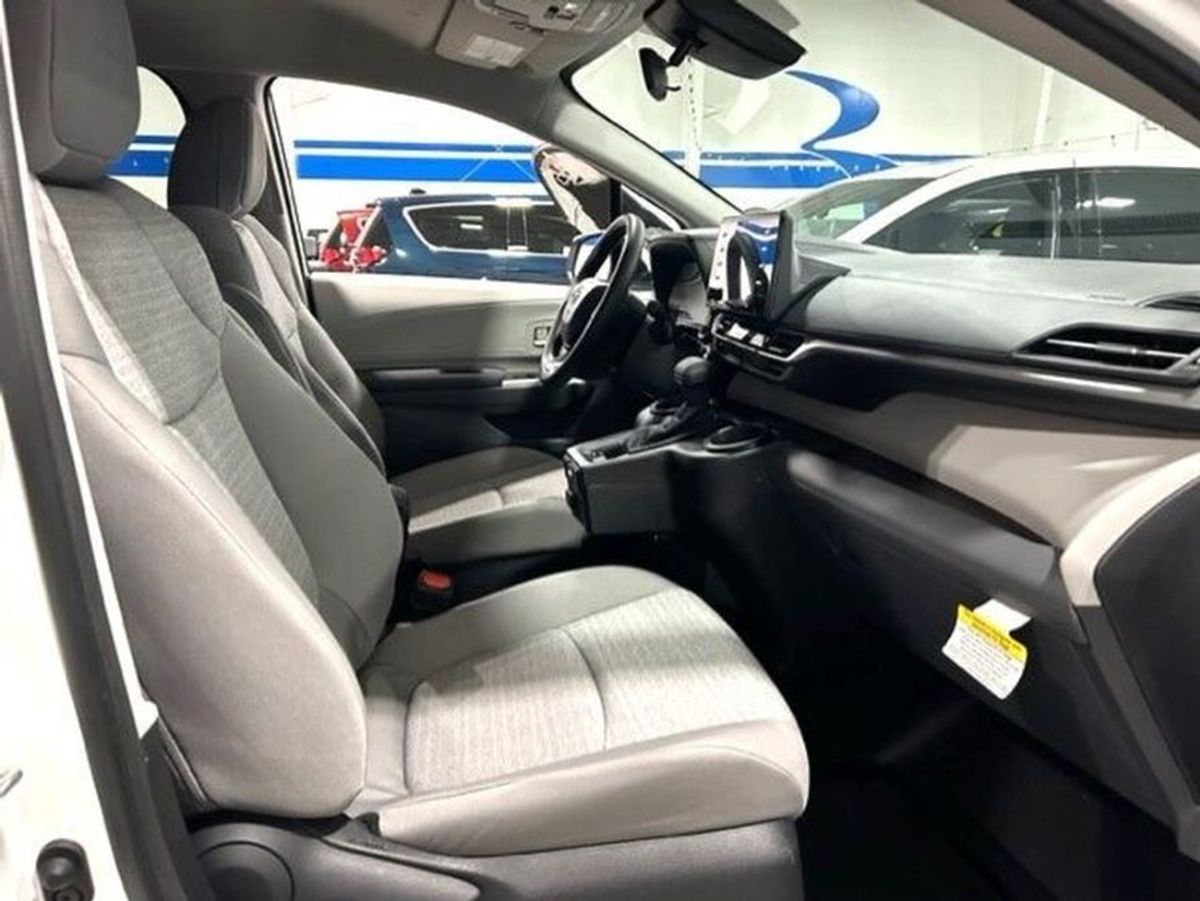 White Toyota Sienna image number 11