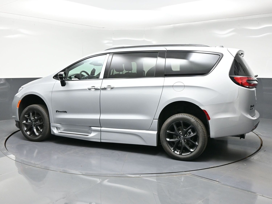 New 2026 Chrysler Pacifica Select Sport - BraunAbility Side Entry Fold Out Automatic Ramp