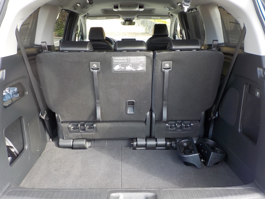 Grey Honda Odyssey image number 20