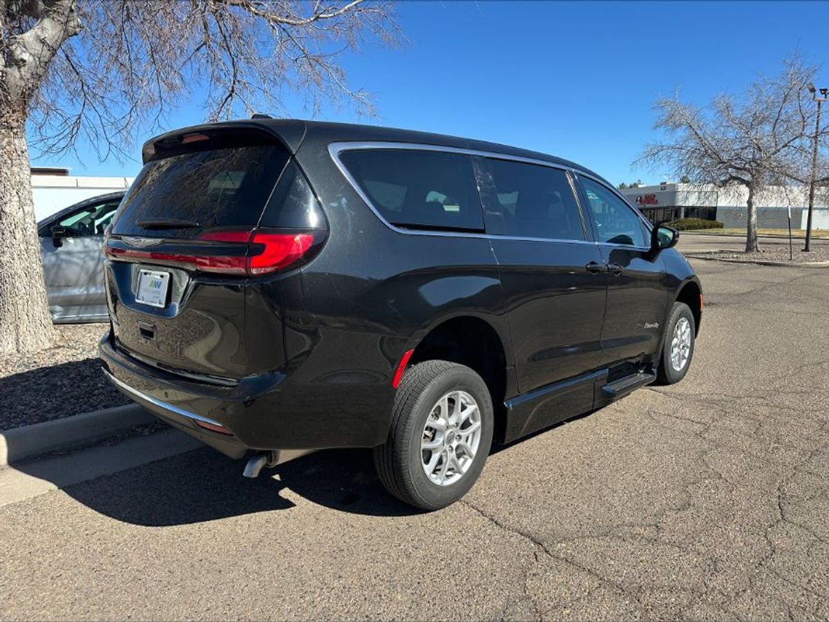 2023 CHRYSLER PACIFICA - Image 6