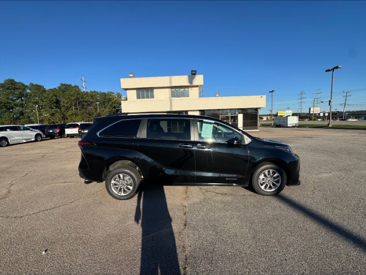 2024 TOYOTA SIENNA - Image 3