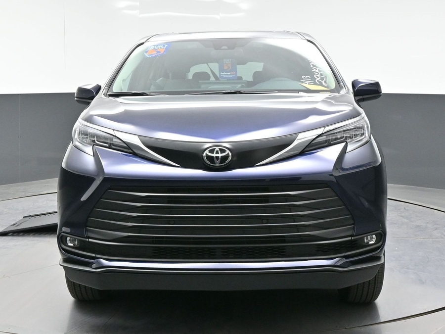 New 2026 Toyota Sienna Hybrid XLE Add - BraunAbility Side Entry Entry In Floor Automatic Ramp