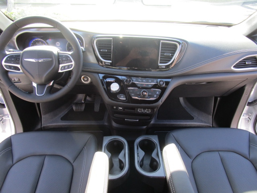 New 2025 Chrysler Pacifica Select Safety - BraunAbility Side Entry Entry Fold Out Automatic Ramp