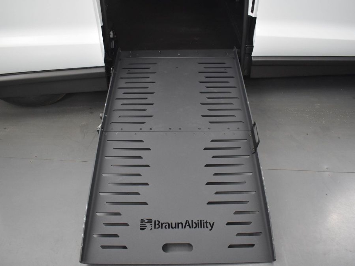 2025 CHRYSLER VOYAGER - Image 11