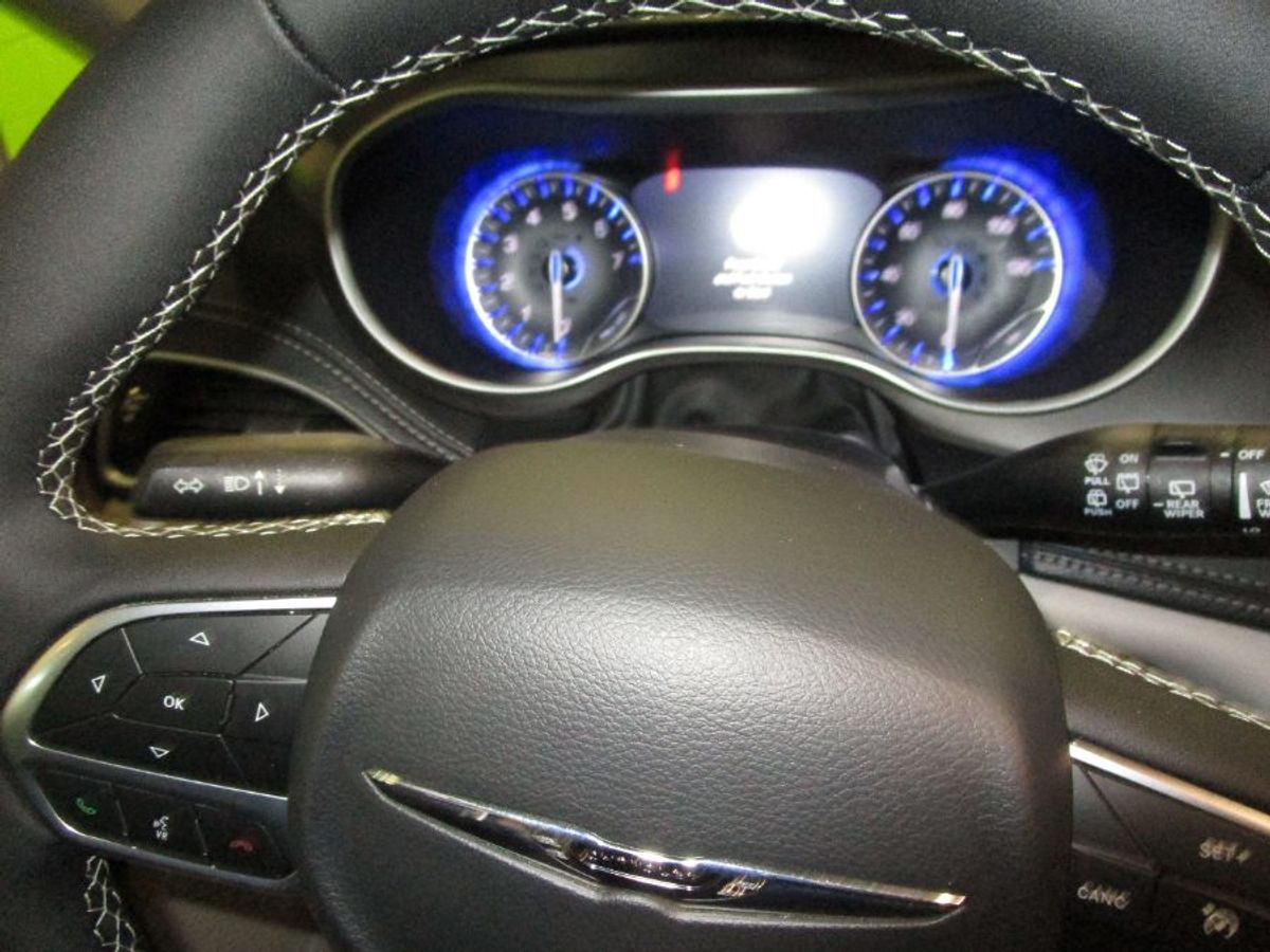 Blue Chrysler Pacifica image number 10