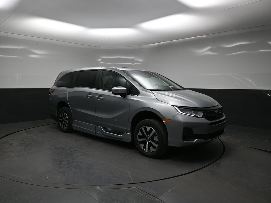 Silver Honda Odyssey image number 12