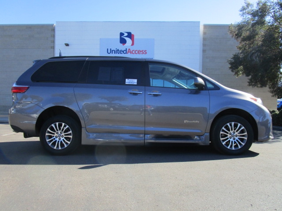 Used 2019 Toyota Sienna XLE Base - BraunAbility Side Entry Entry Fold Out Automatic Ramp