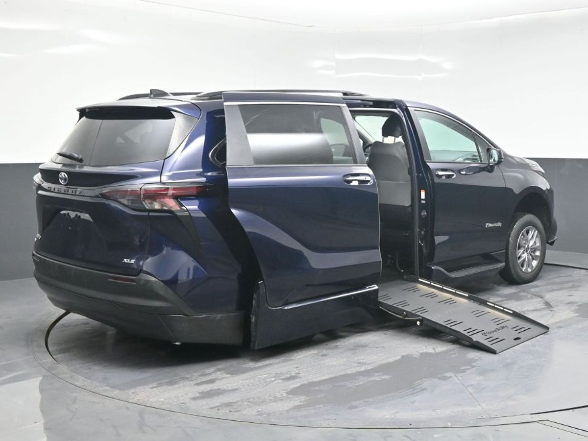 2025 TOYOTA SIENNA - Image 7