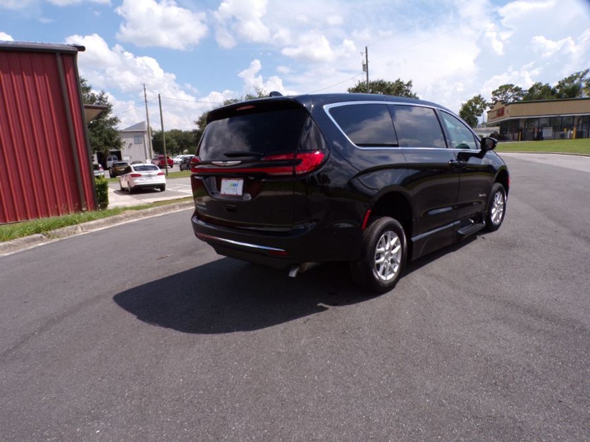 2025 CHRYSLER PACIFICA - Image 9