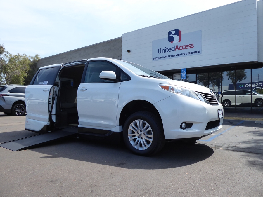 Used 2015 Toyota Sienna XLE - VMI Side Entry In Floor Automatic Ramp