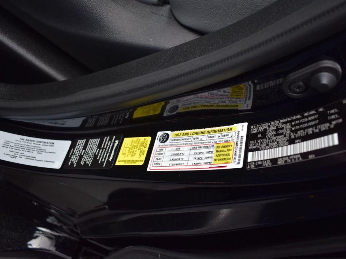 Black Toyota Sienna image number 9