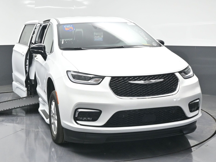 New 2025 Chrysler Pacifica Select Safety - BraunAbility Side Entry Entry In Floor Automatic Ramp