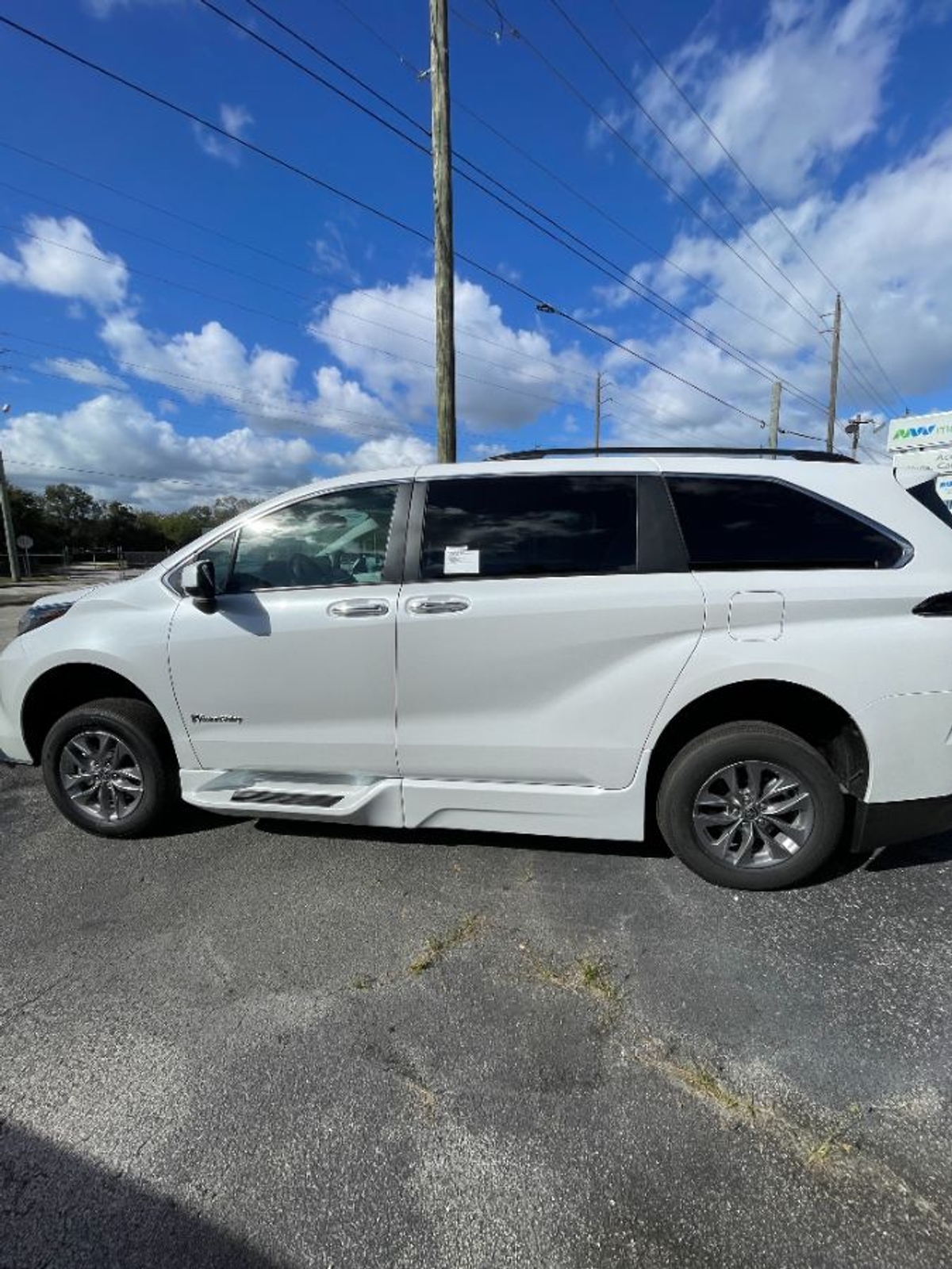 2025 TOYOTA SIENNA - Image 3