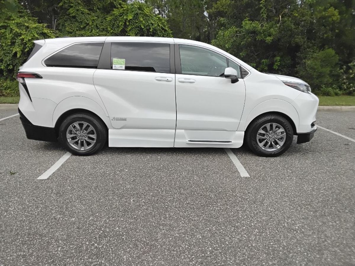 2022 TOYOTA SIENNA - Image 4