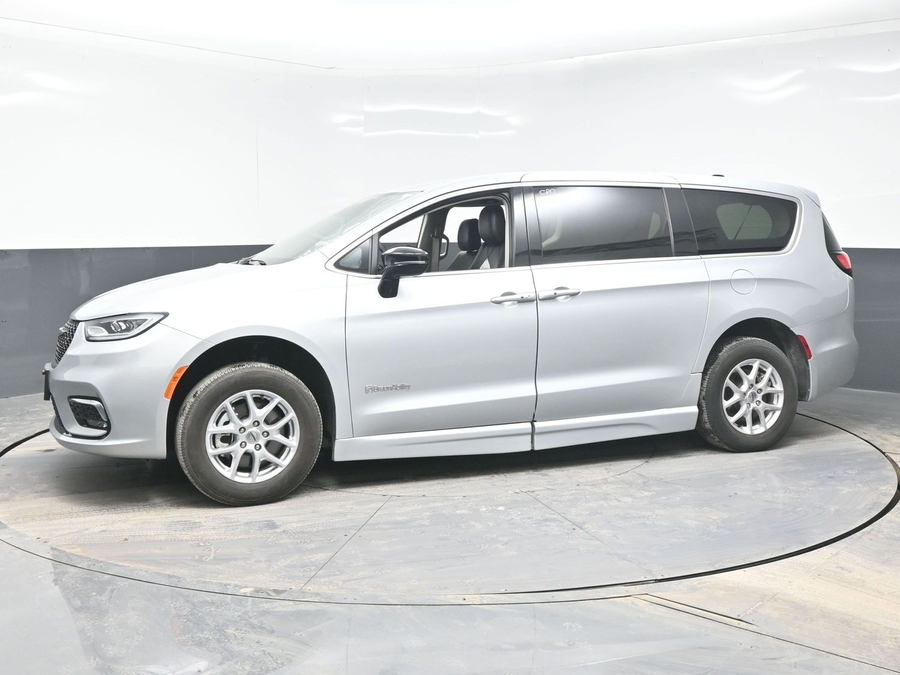 Used 2024 Chrysler Pacifica Touring L - BraunAbility Side Entry Entry Fold Out Automatic Ramp