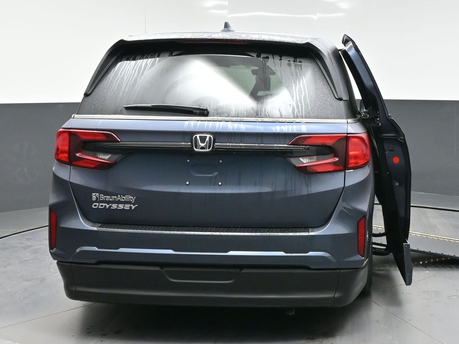 Blue Honda Odyssey image number 5