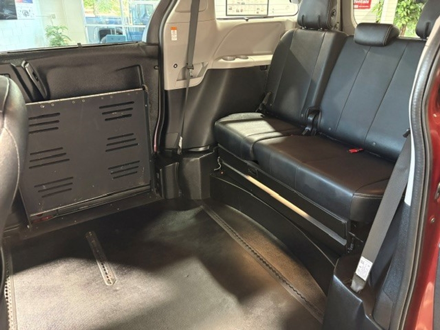 Used 2020 Toyota Sienna SE - BraunAbility Side Entry Fold Out Automatic Ramp