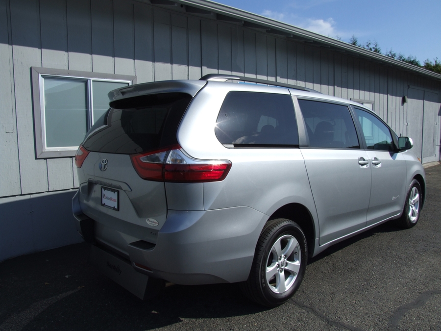 Used 2017 Toyota Sienna LE - BraunAbility Rear Entry Entry Fold Out Automatic Ramp