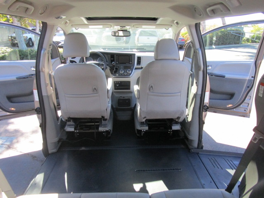 Used 2019 Toyota Sienna XLE Base - BraunAbility Side Entry Entry Fold Out Automatic Ramp