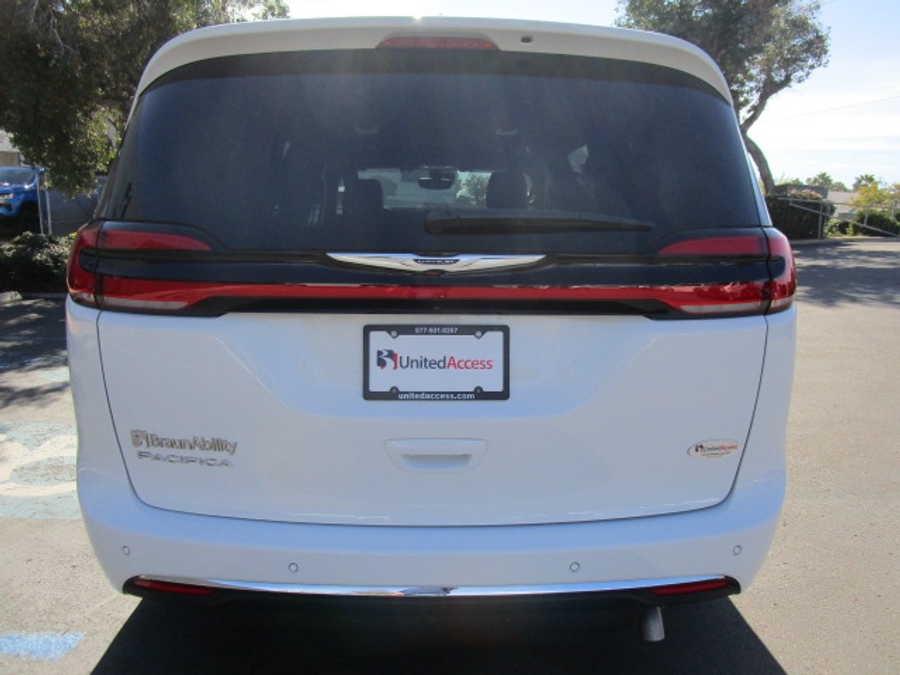 New 2025 Chrysler Pacifica Select Safety - BraunAbility Side Entry Entry Fold Out Automatic Ramp
