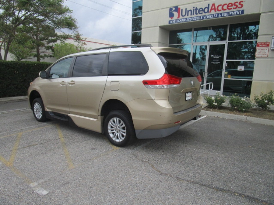 Used 2013 Toyota Sienna XLE Base - VMI Side Entry Entry In Floor Automatic Ramp