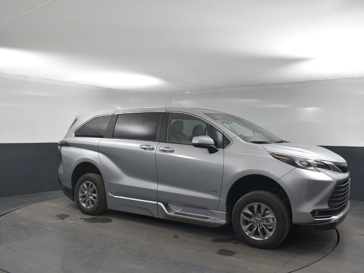 2025 TOYOTA SIENNA - Image 18