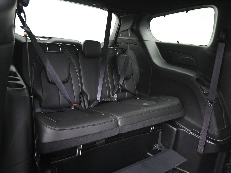 White Chrysler Pacifica image number 9