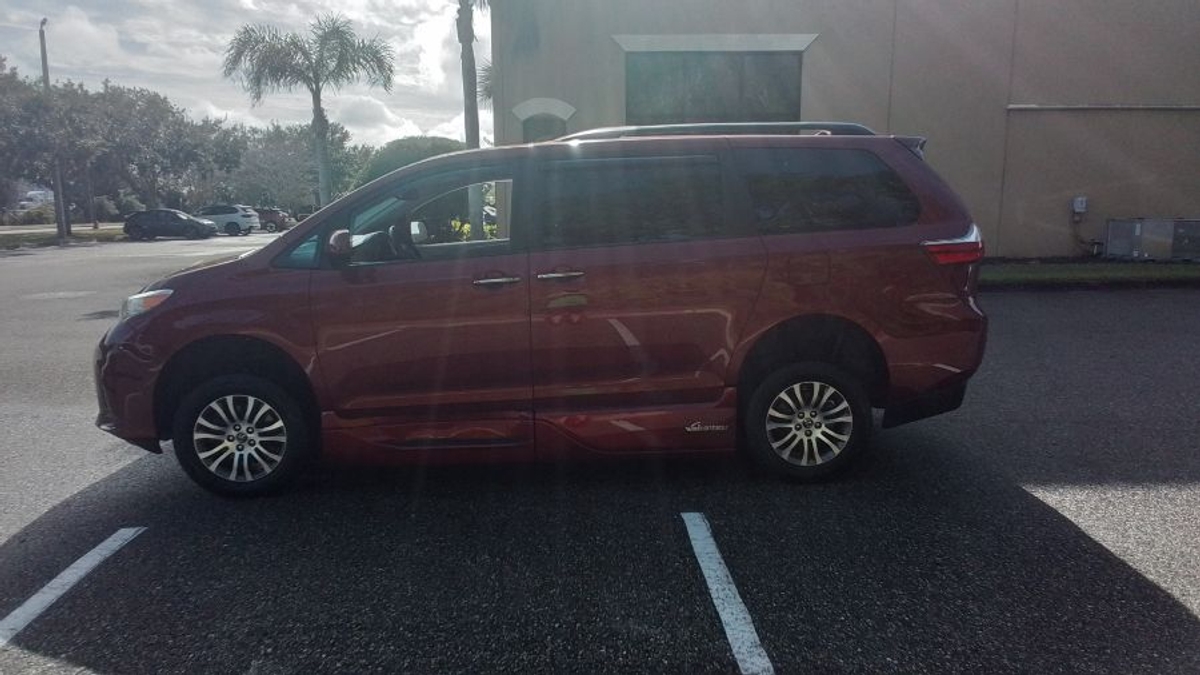 2019 TOYOTA SIENNA - Image 7