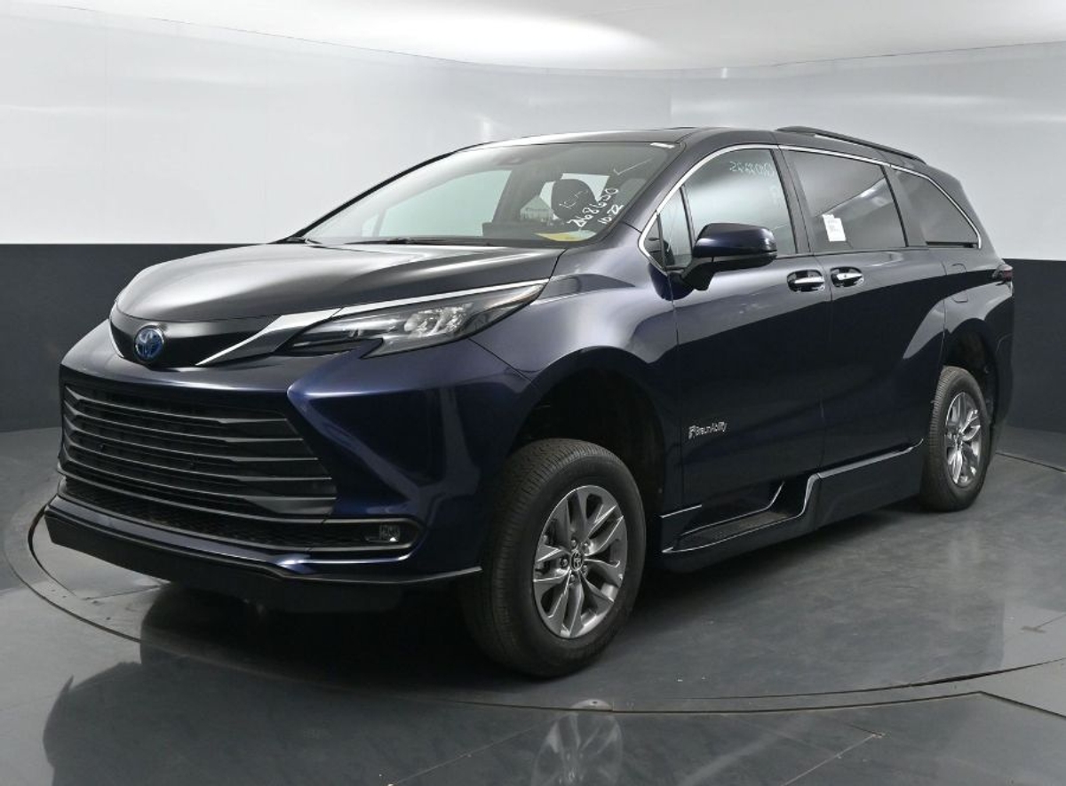 2025 TOYOTA SIENNA - Image 3