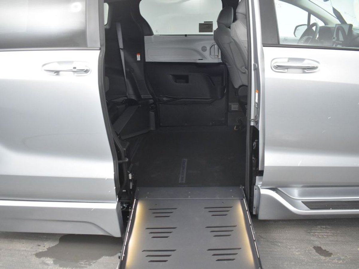 2025 TOYOTA SIENNA - Image 12