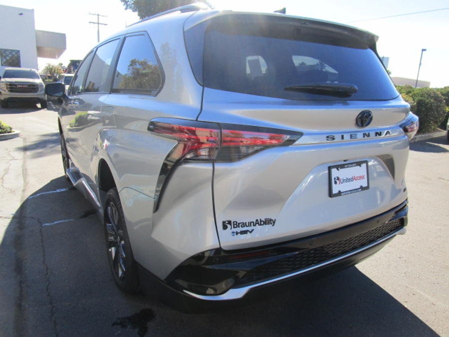 New 2025 Toyota Sienna Hybrid XSE - BraunAbility Side Entry Entry Fold Out Automatic Ramp