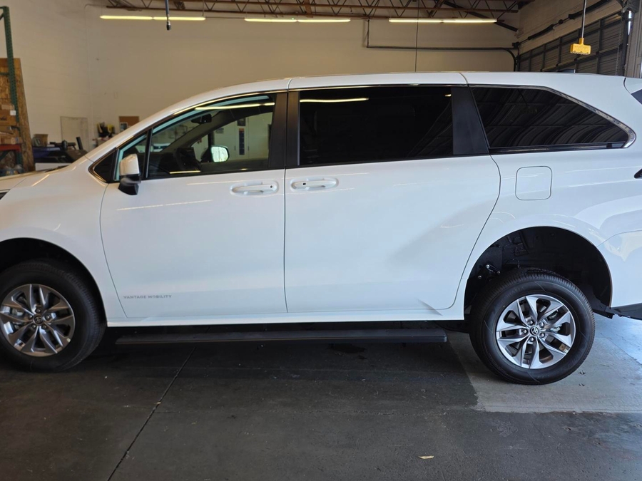 New 2026 Toyota Sienna Hybrid LE - Vantage Mobility Commercial Rear Entry Entry Fold Out Manual Ramp