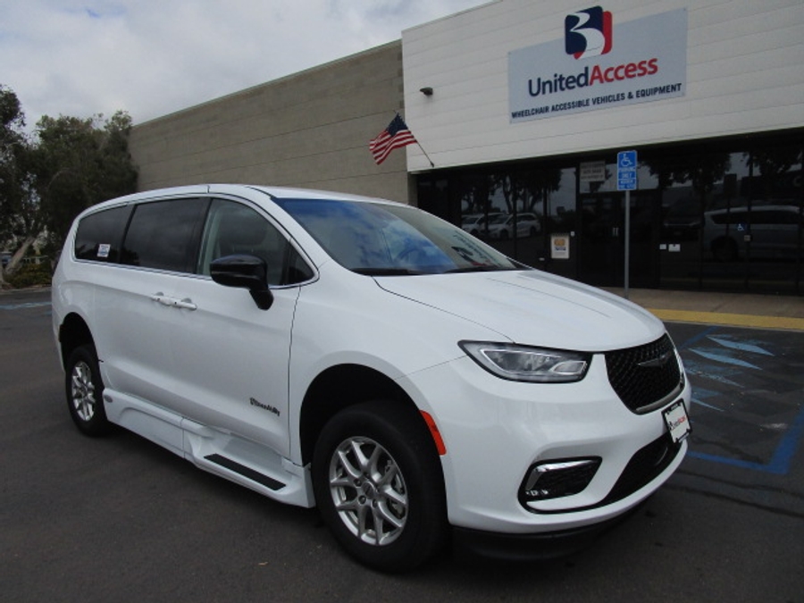 Used 2024 Chrysler Pacifica Touring L - BraunAbility Side Entry Entry In Floor Automatic Ramp