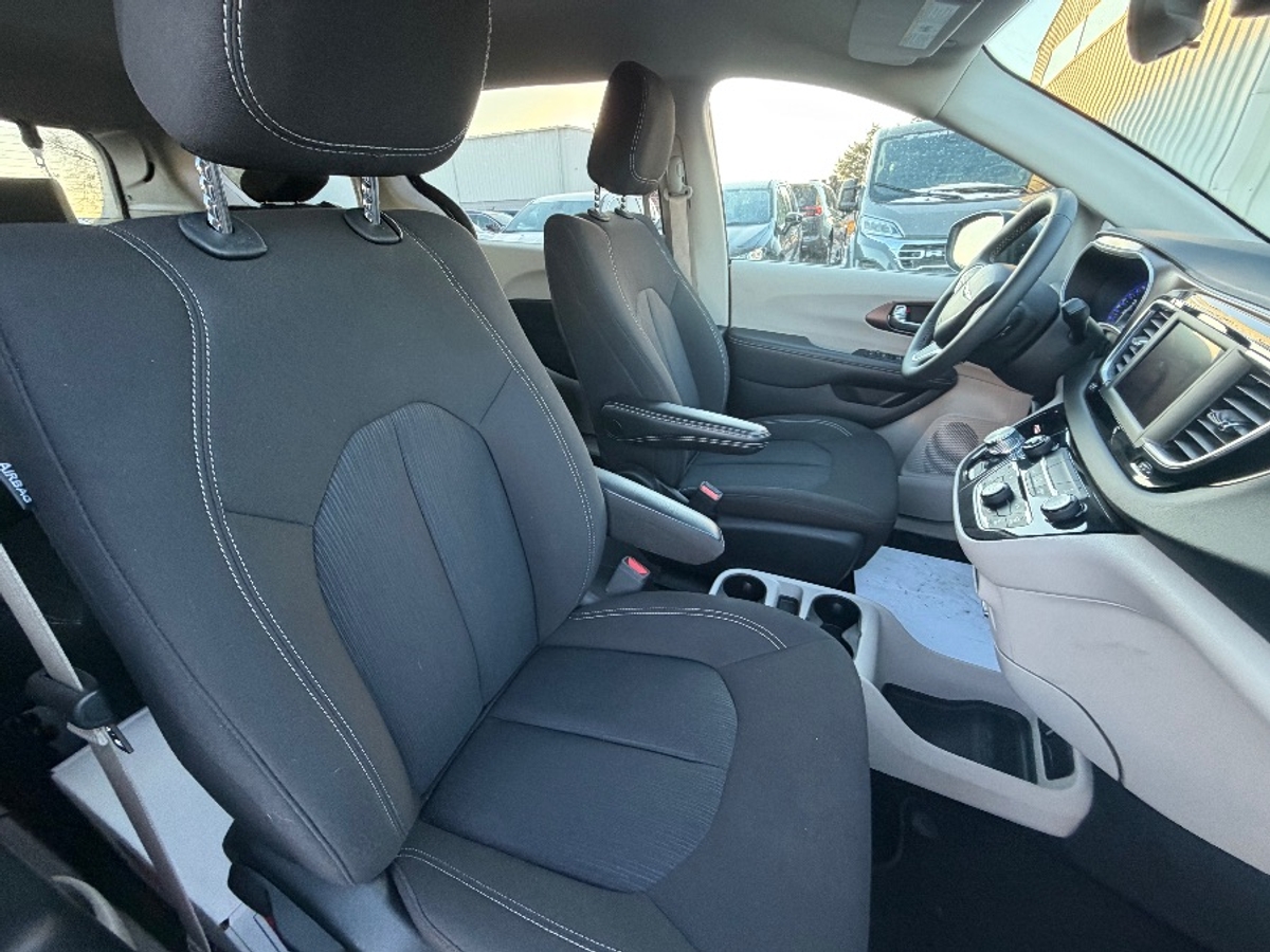 2024 CHRYSLER VOYAGER - Image 16