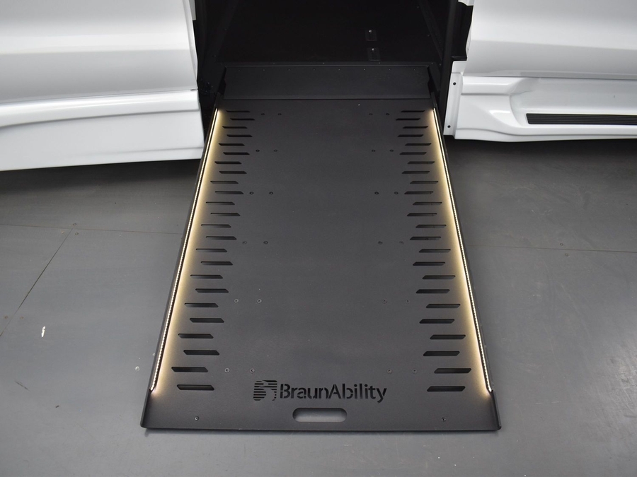 New 2025 Chrysler Pacifica Select Safety - BraunAbility Side Entry Entry In Floor Automatic Ramp