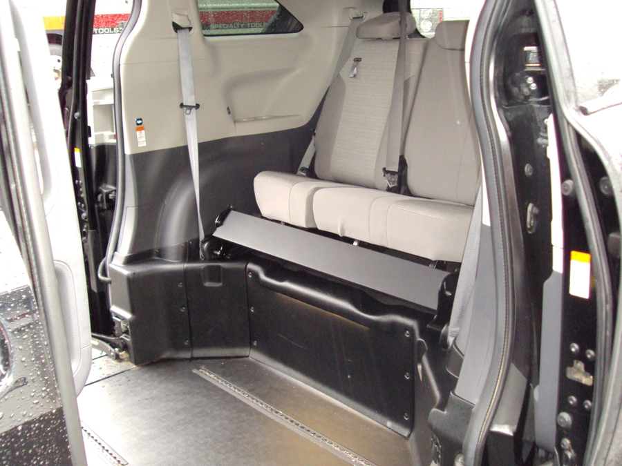 Used 2024 Toyota Sienna Hybrid LE Base - BraunAbility Side Entry Entry Fold Out Automatic Ramp