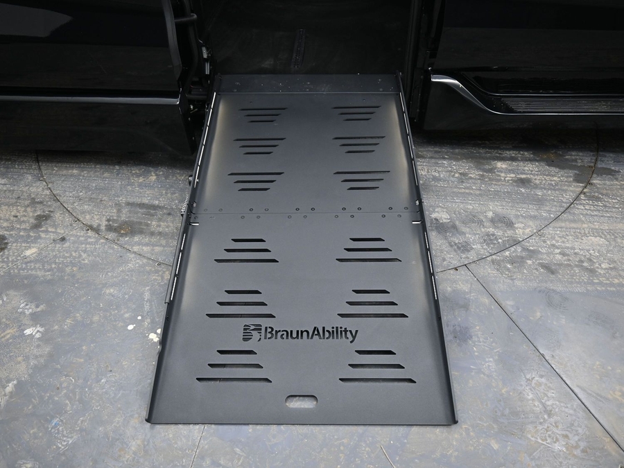 New 2025 Toyota Sienna Hybrid Platinum - BraunAbility Side Entry Entry Fold Out Automatic Ramp