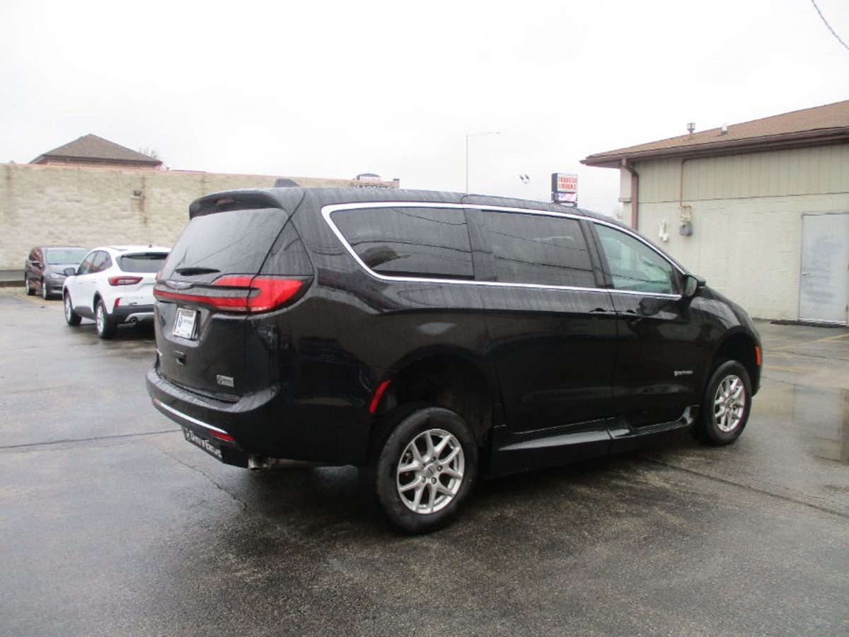 2024 CHRYSLER PACIFICA - Image 4