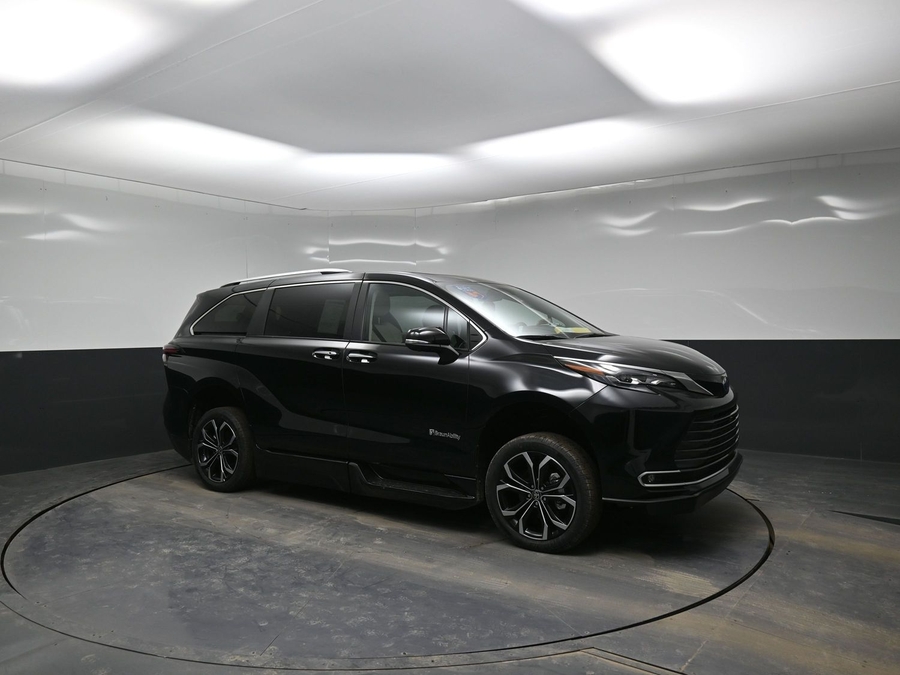 New 2025 Toyota Sienna Hybrid Platinum - BraunAbility Side Entry Entry In Floor Automatic Ramp