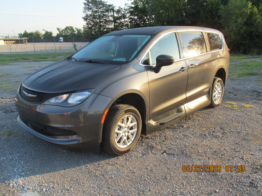 Granite Crystal Metallic Chrysler Voyager image number 10