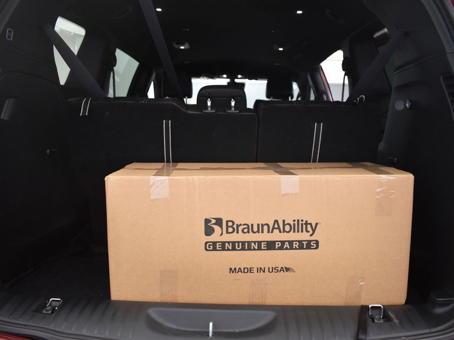 New 2025 Chrysler Pacifica Select - BraunAbility Side Entry Entry In Floor Automatic Ramp
