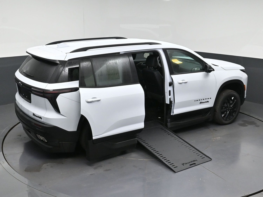 New 2026 Chevrolet Traverse 1LT Midnight - BraunAbility Side Entry In Floor Automatic Ramp