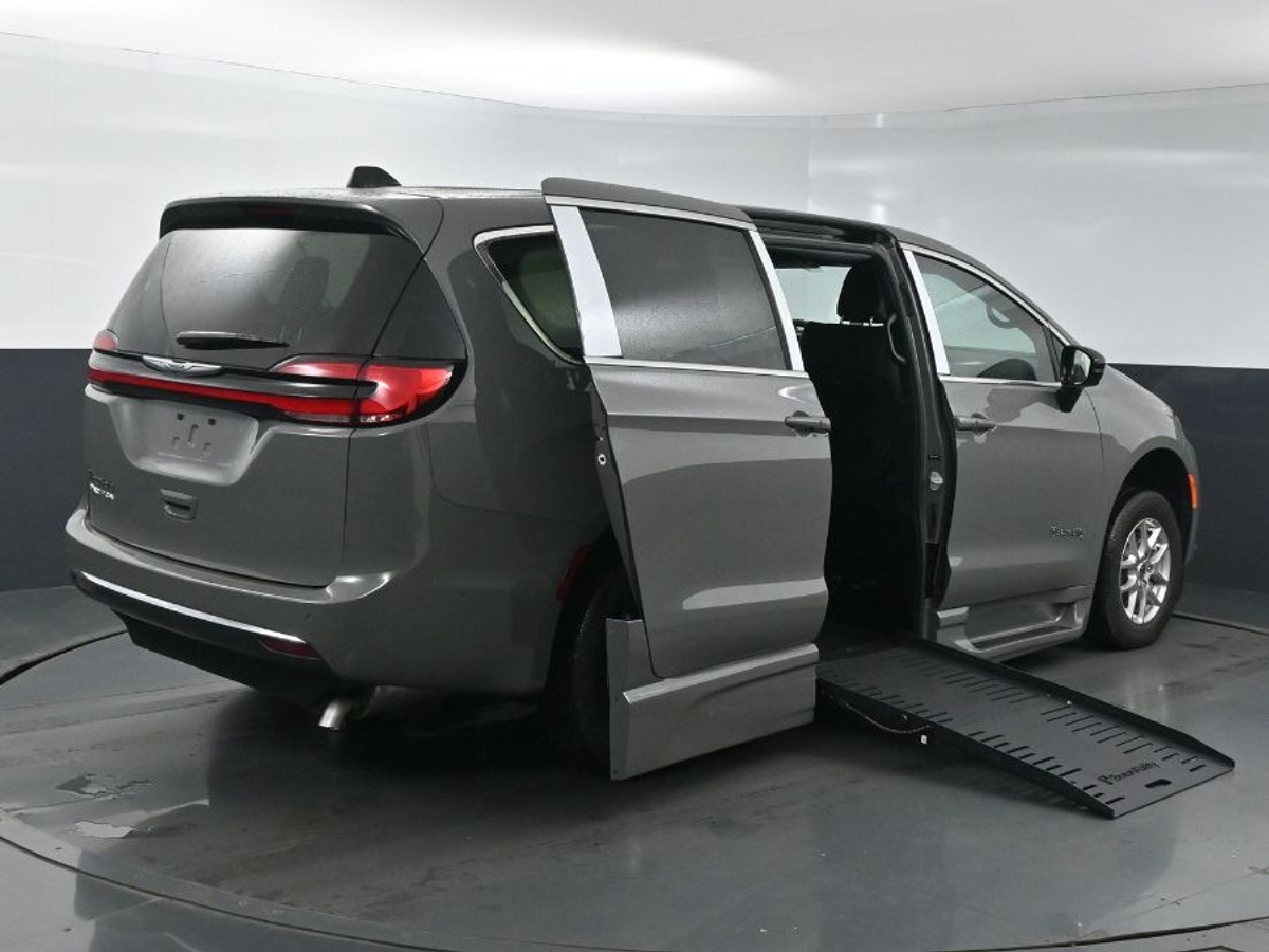 2025 CHRYSLER PACIFICA - Image 8