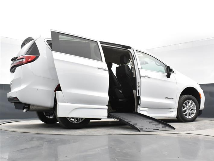Used 2024 Chrysler Pacifica Touring L - BraunAbility Side Entry In Floor Automatic Ramp