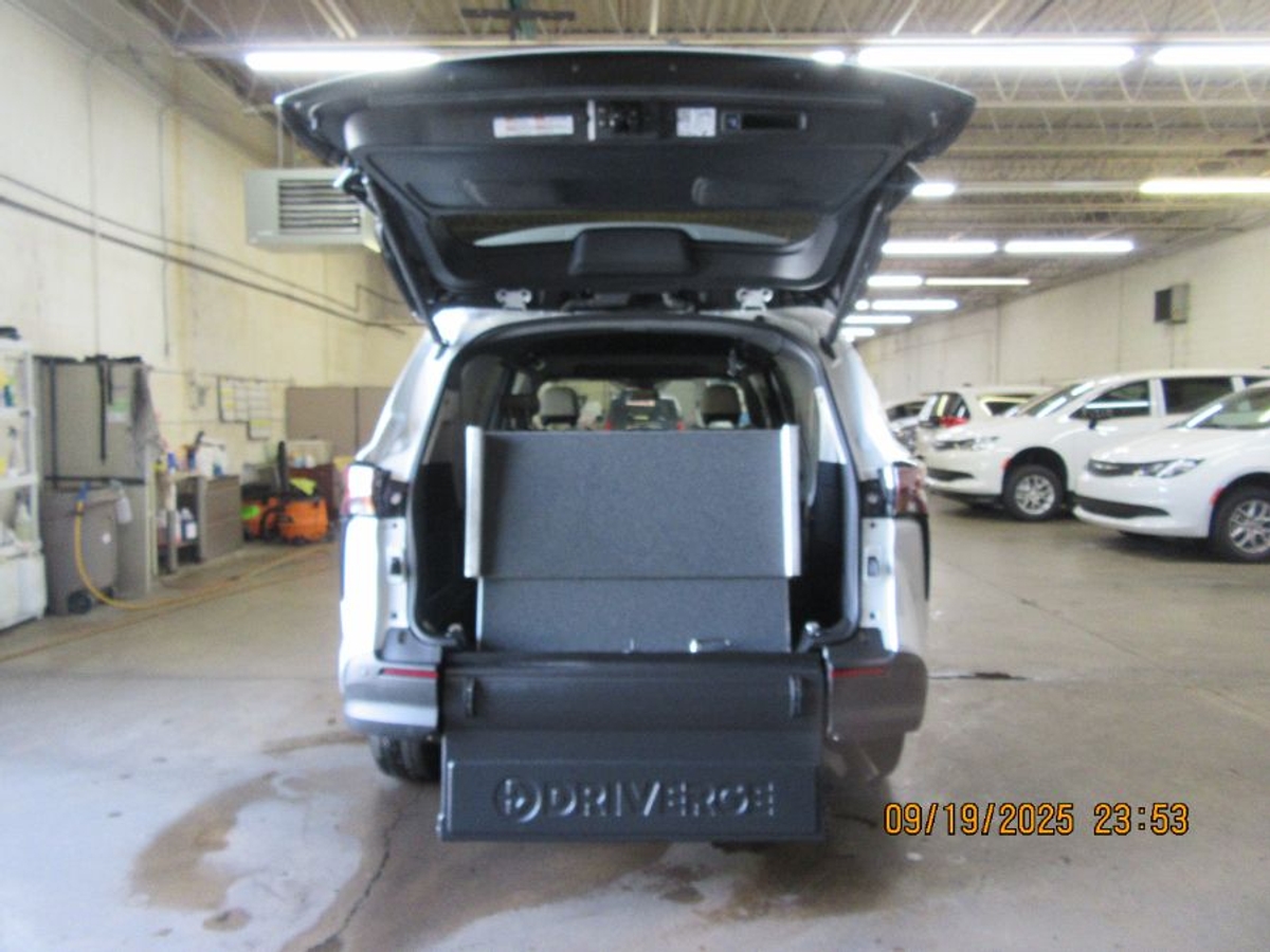 2024 TOYOTA SIENNA - Image 19