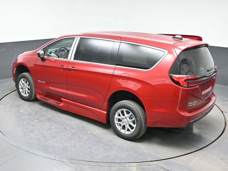 Red Chrysler Pacifica image number 21