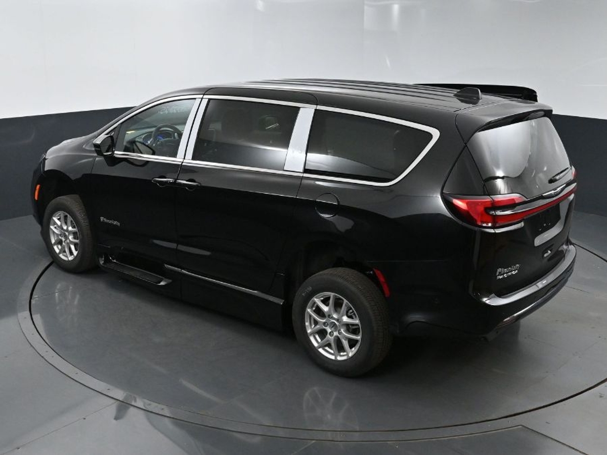 2025 CHRYSLER PACIFICA - Image 25