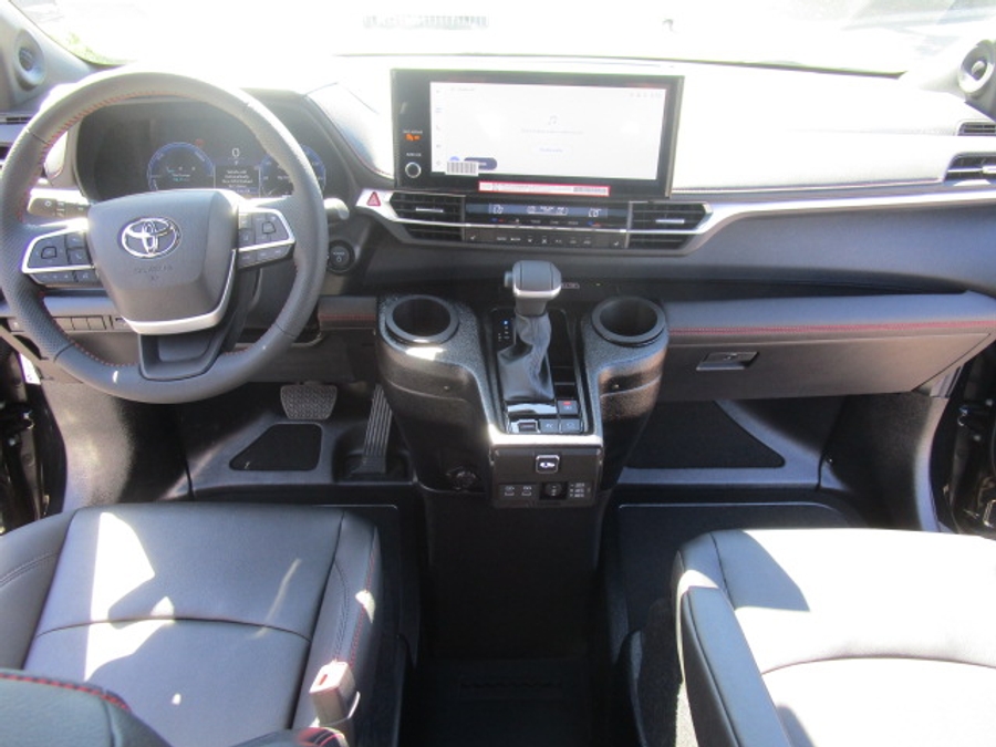 New 2025 Toyota Sienna Hybrid XSE Sport - BraunAbility Side Entry Entry Fold Out Automatic Ramp